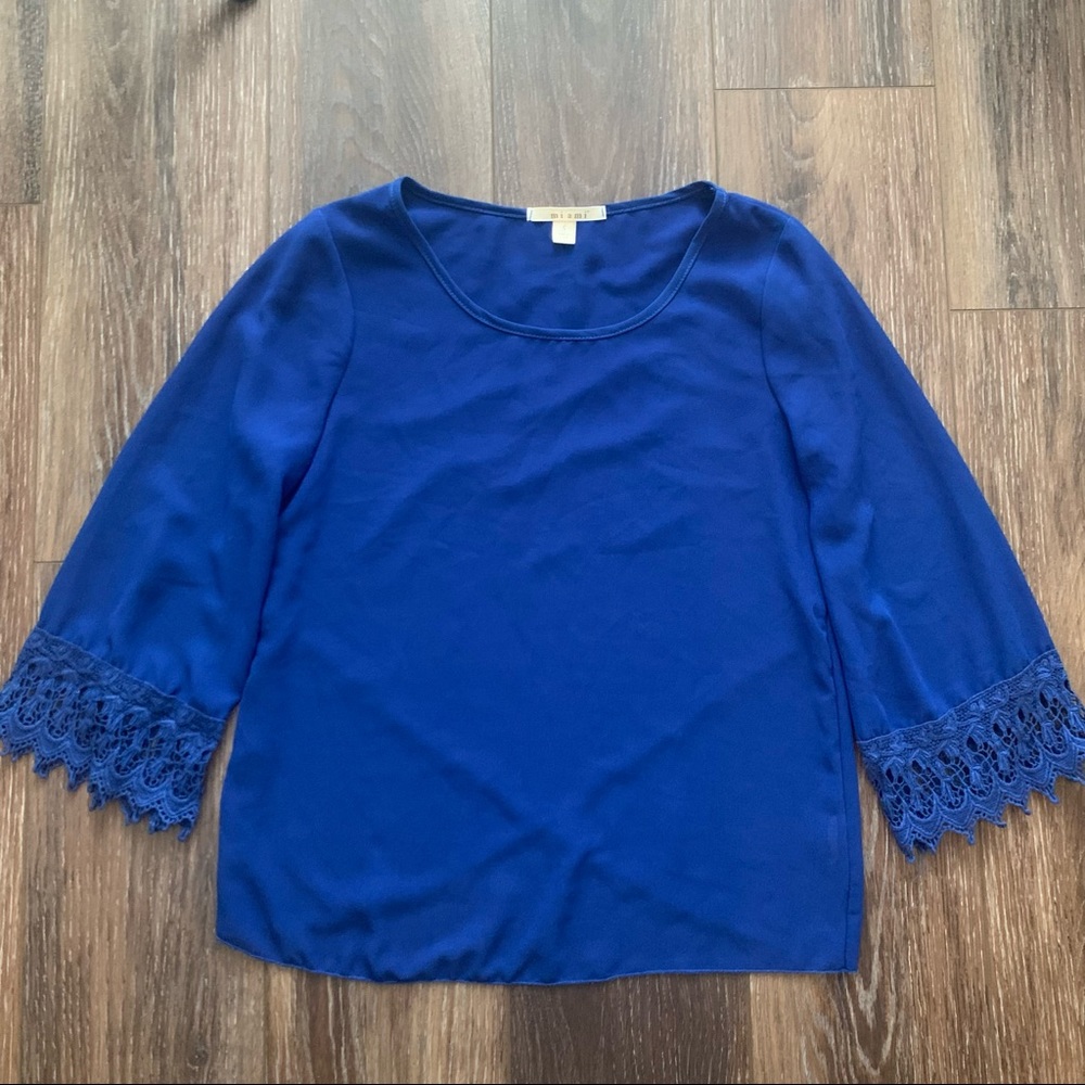 Blue flowy top with wide sleeves by miami, size small